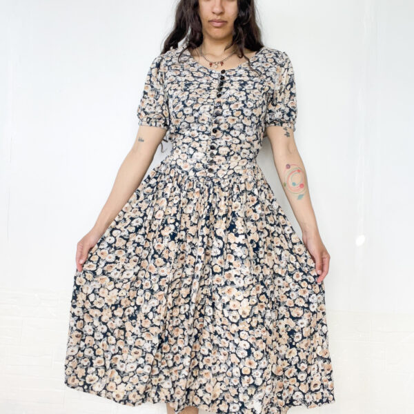 vestido floreado - Imagen 3