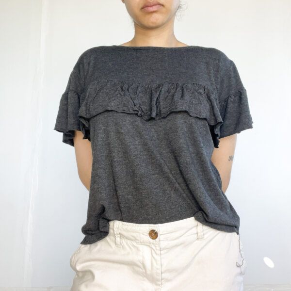 remera con volados SALE - Imagen 3