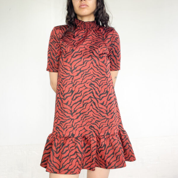 vestido estampado con volados SALE - Imagen 3