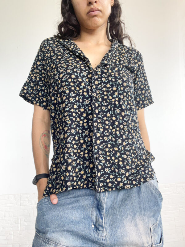 camisa floreada SALE - Imagen 4
