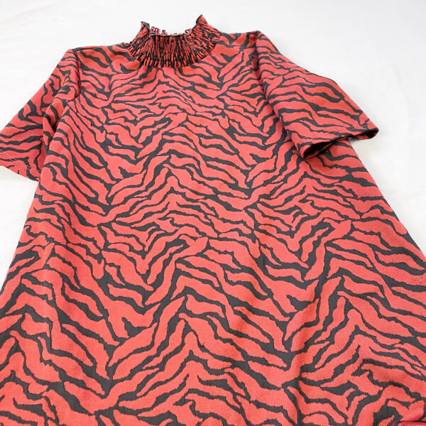 vestido estampado con volados SALE - Imagen 6