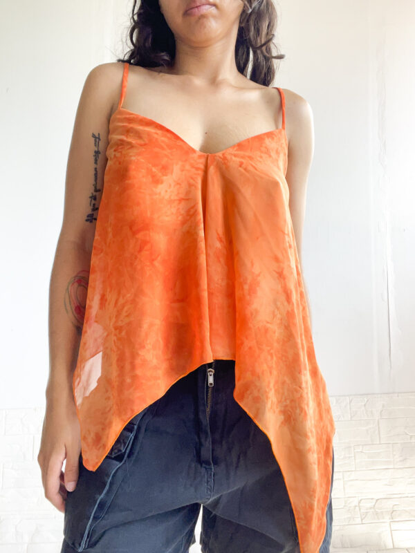top asimetrico naranja