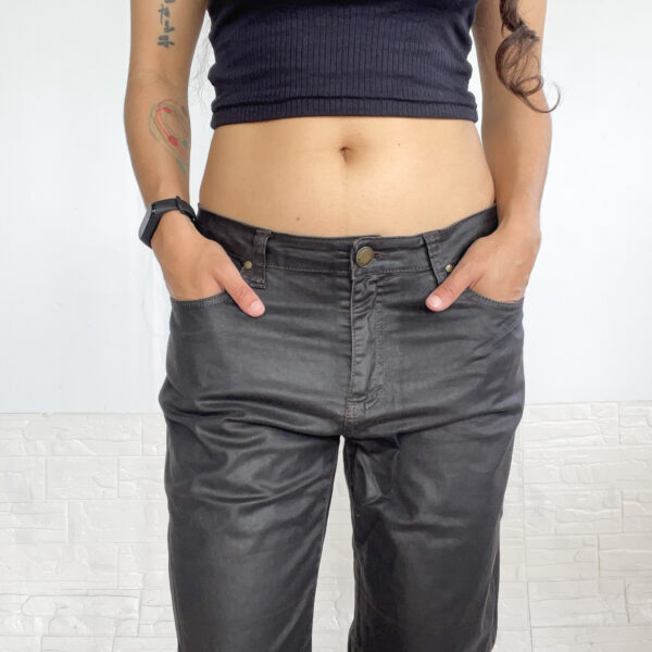Pantalon de cuerina marrón - Imagen 3