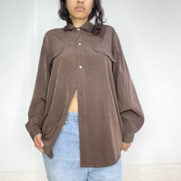 camisa oversized marrón - Imagen 5