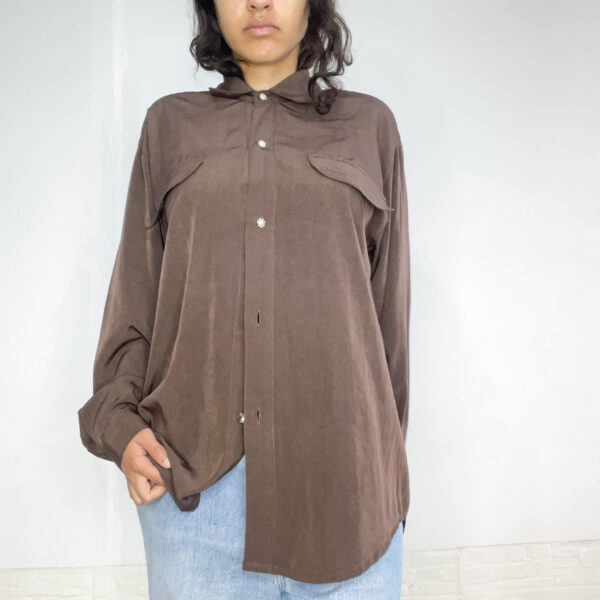 camisa oversized marrón - Imagen 6