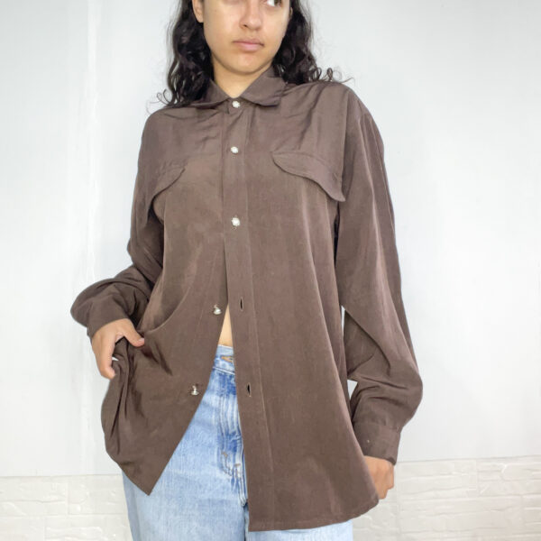 camisa oversized marrón - Imagen 11