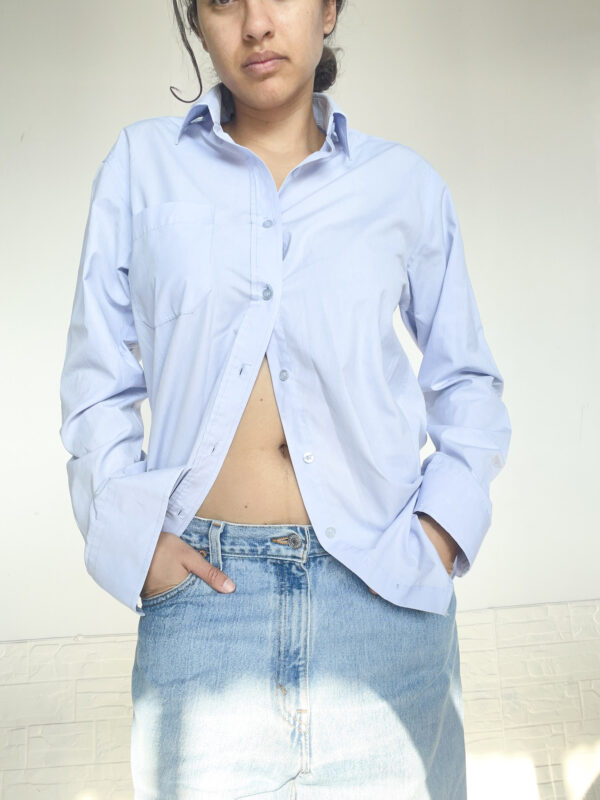 camisa celeste - Imagen 4