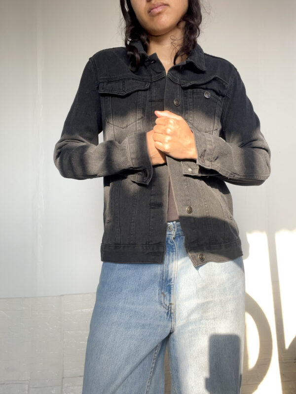Campera de jean negra - Imagen 2