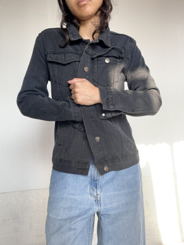 Campera de jean negra - Imagen 5