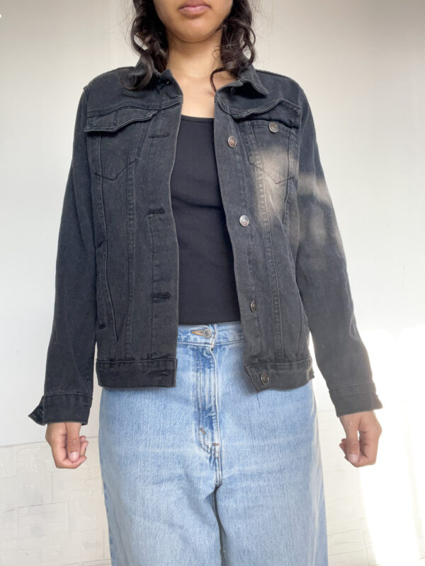 Campera de jean negra - Imagen 6