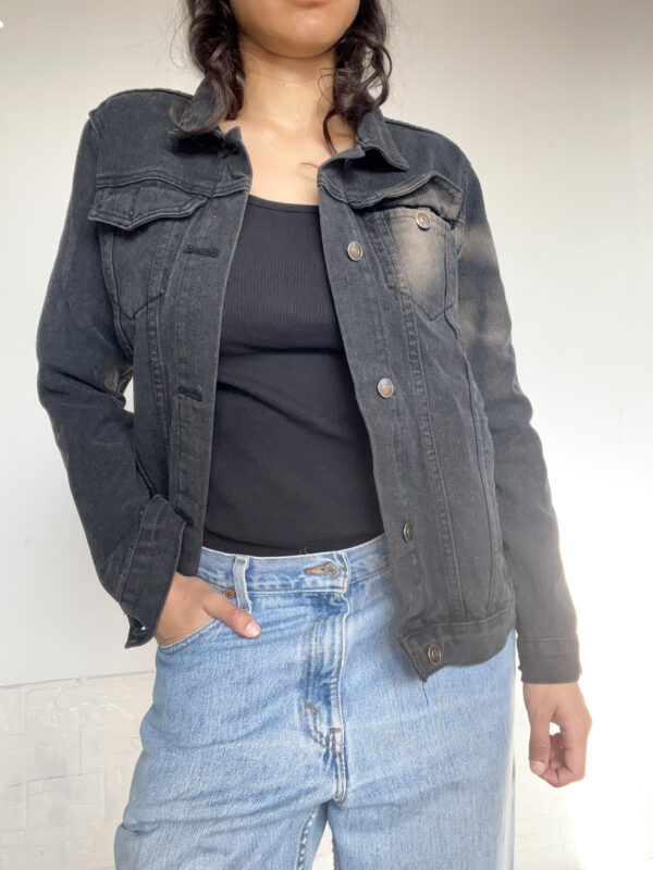 Campera de jean negra