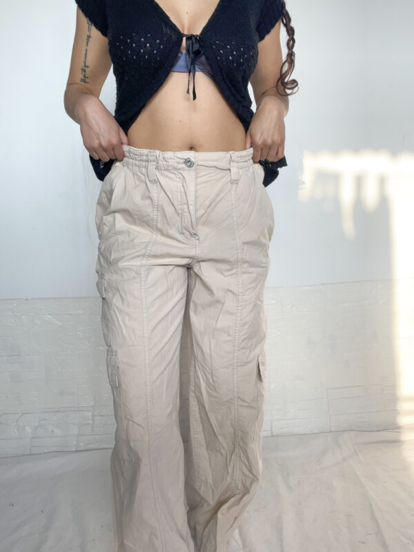 Pantalon beige cargo - Imagen 8