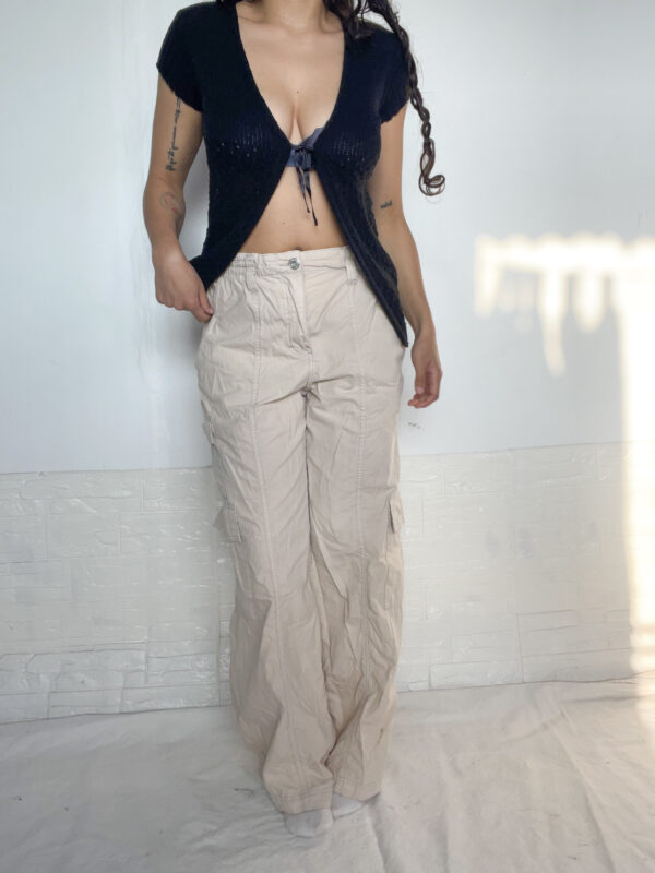 Pantalon beige cargo - Imagen 11