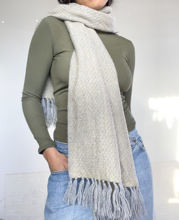 bufanda gris - Imagen 4