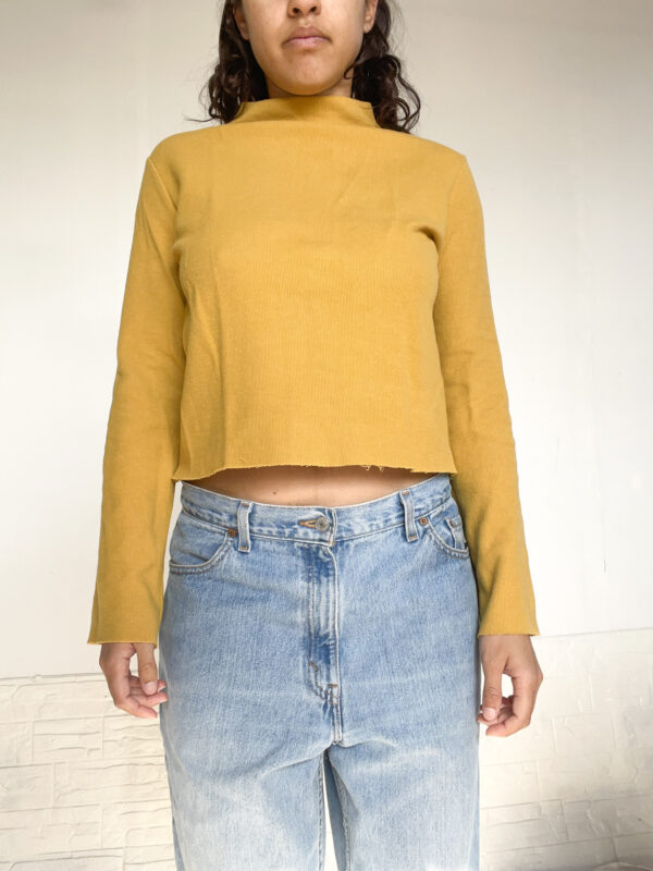 polerita crop amarilla - Imagen 4