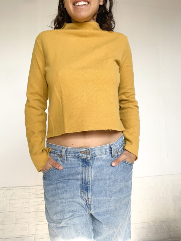 polerita crop amarilla - Imagen 6