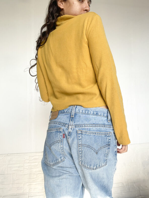 polerita crop amarilla - Imagen 7