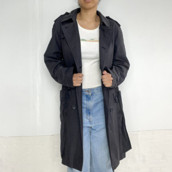 trench gris - Imagen 4