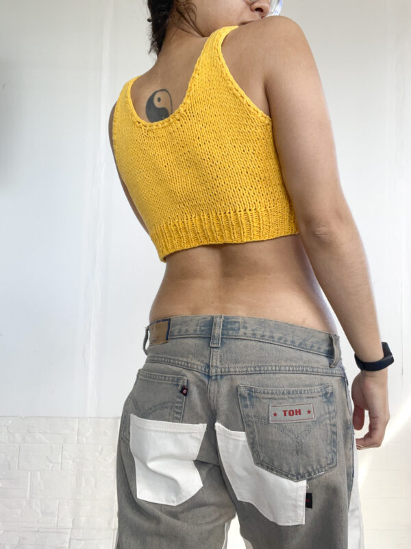 top tejido amarillo reworked - Imagen 4