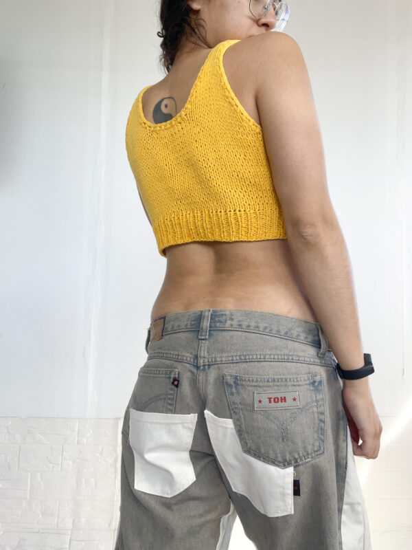top tejido amarillo reworked - Imagen 5