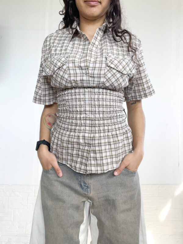 camisa elastizada reworked - Imagen 7