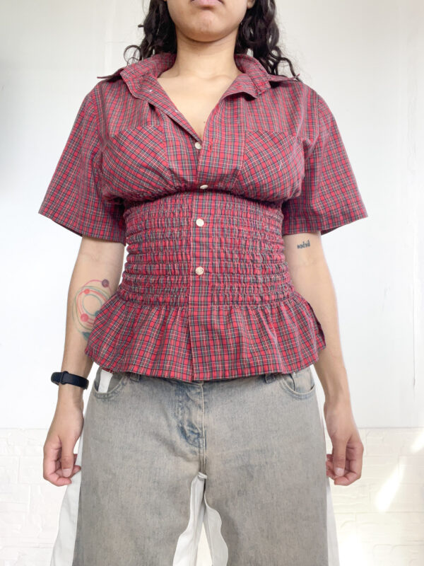 camisa elastizada reworked - Imagen 6