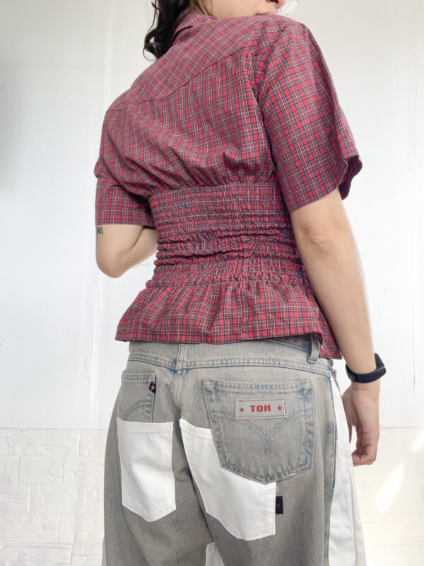 camisa elastizada reworked - Imagen 7