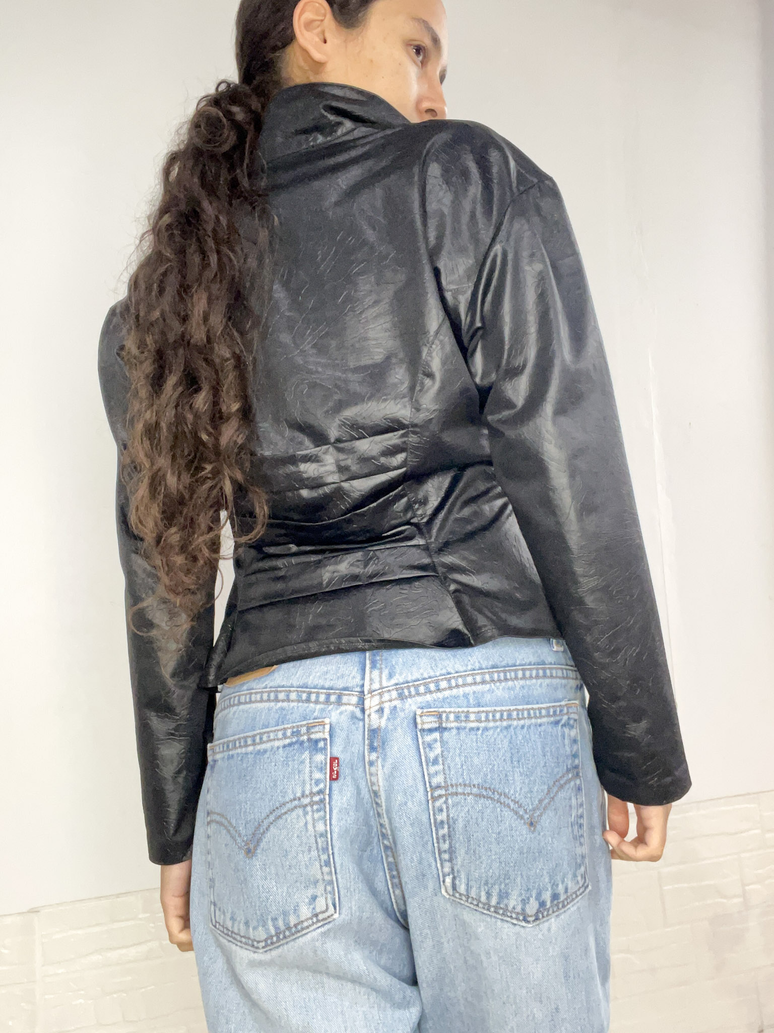 camisa negra SALE - Imagen 4