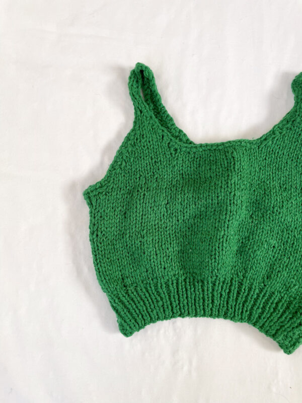 top tejido verde reworked - Imagen 3