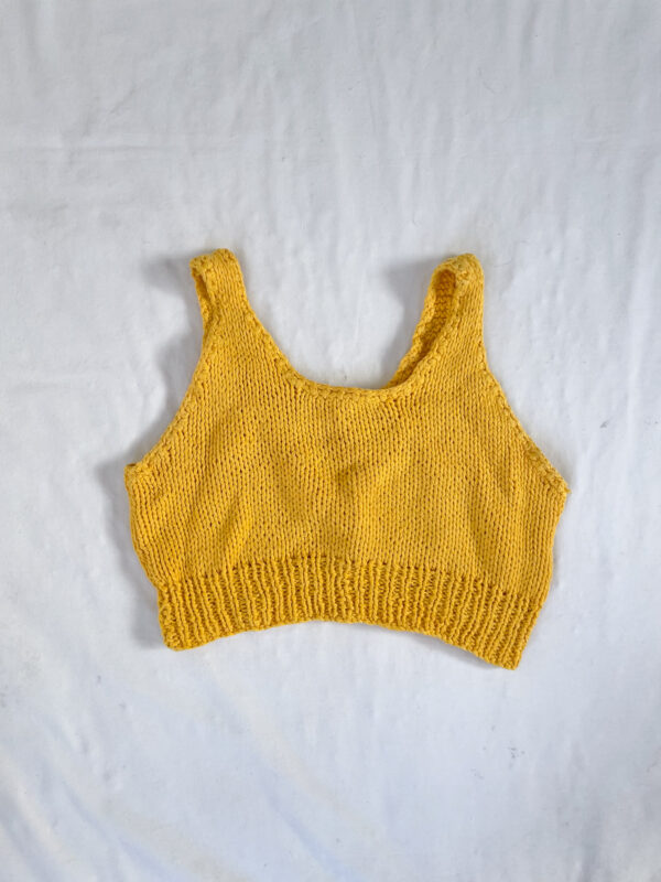 top tejido amarillo reworked - Imagen 8