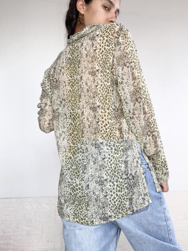camisa con transparencias - Imagen 4