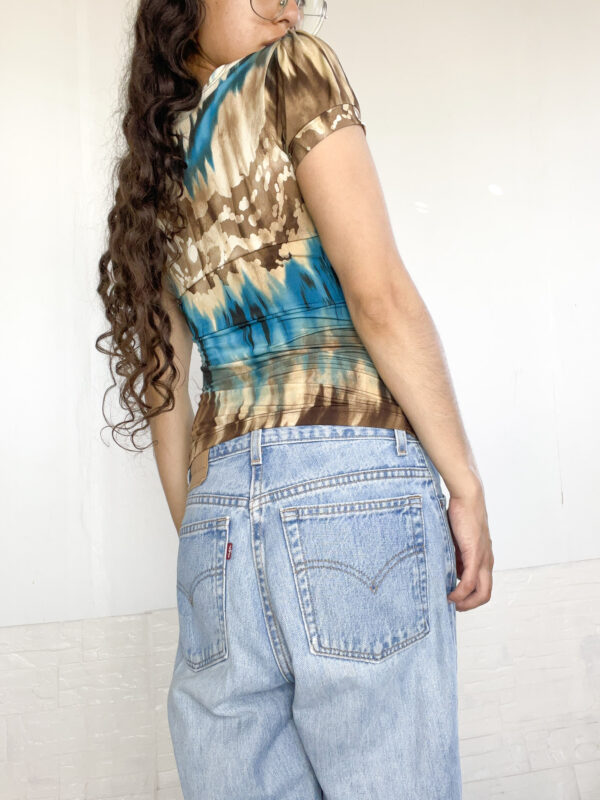 blusita estampada - Imagen 6