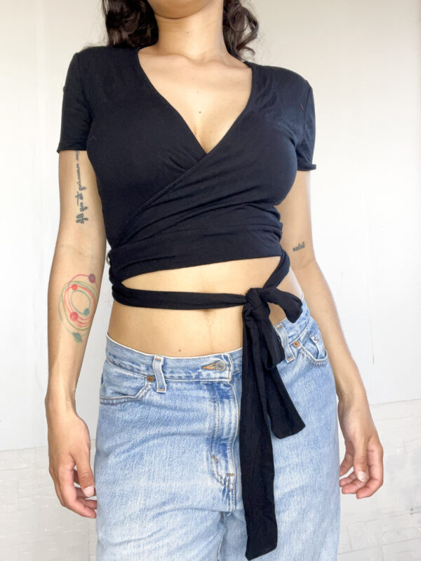 crop top negro - Imagen 2