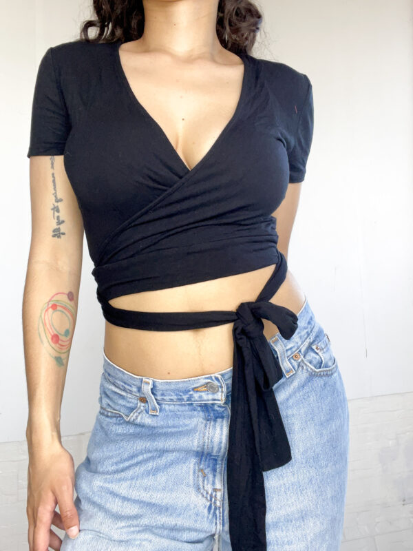 crop top negro - Imagen 3