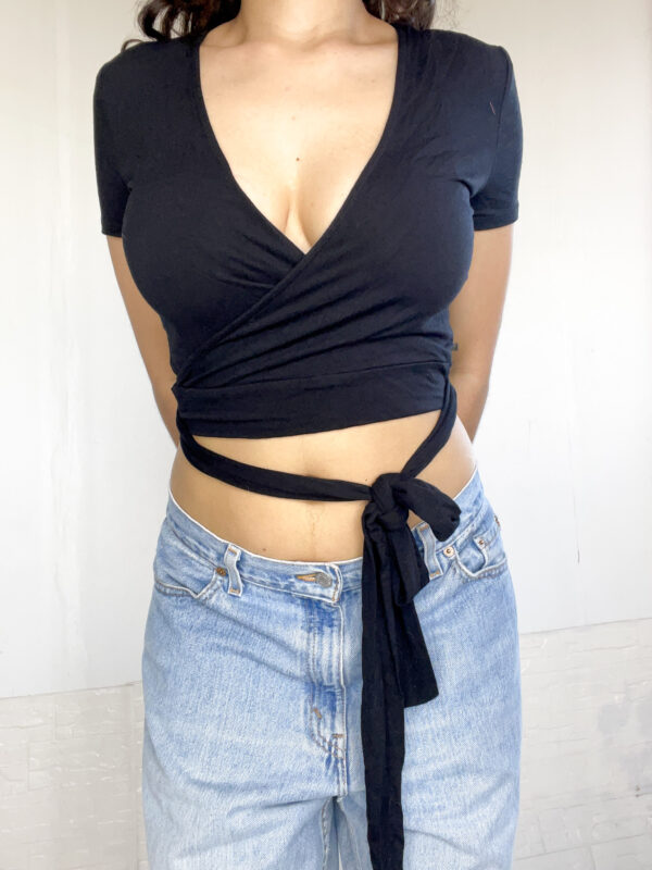 crop top negro - Imagen 5